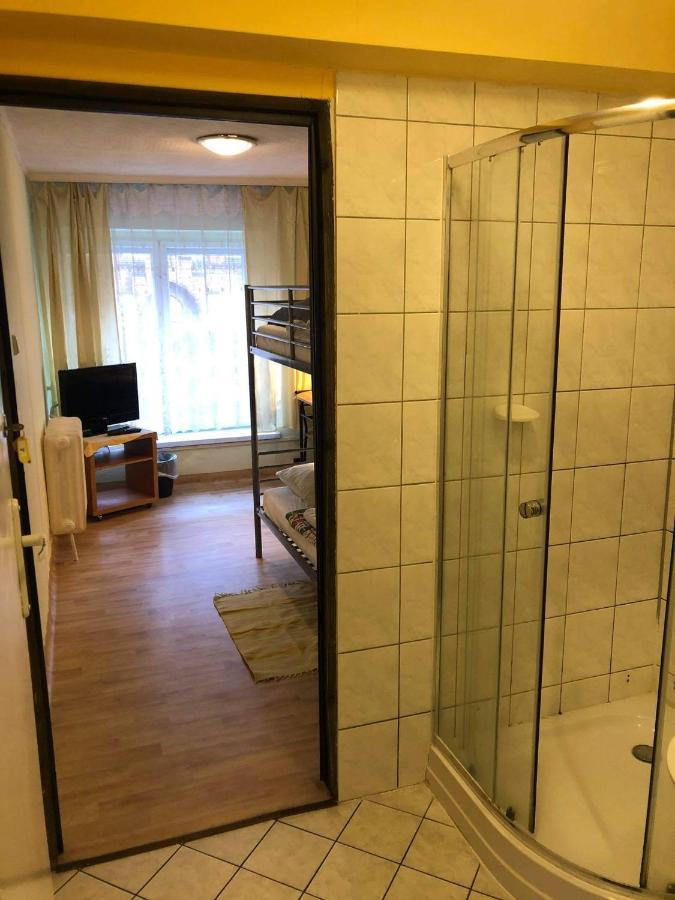 U Szermierzy Vandrarhem Wrocław Exteriör bild