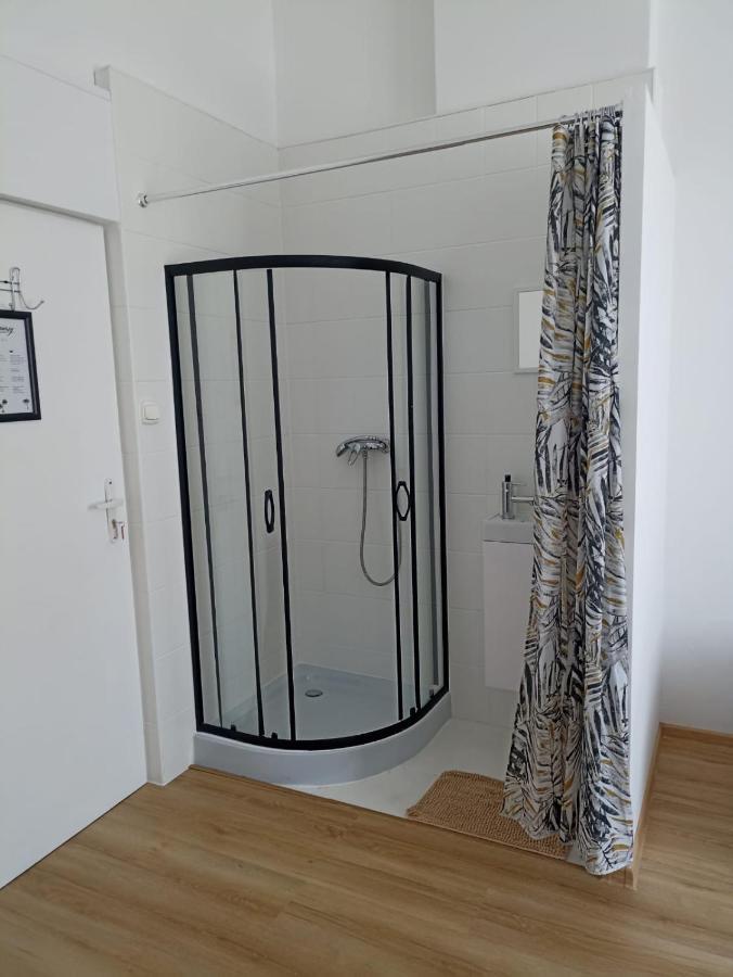 U Szermierzy Vandrarhem Wrocław Exteriör bild