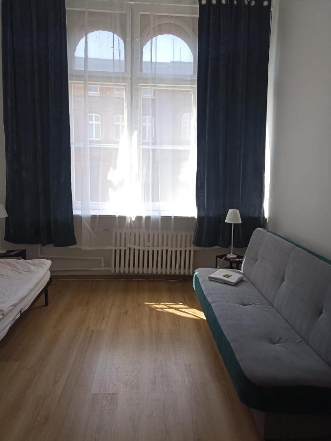 U Szermierzy Vandrarhem Wrocław Exteriör bild