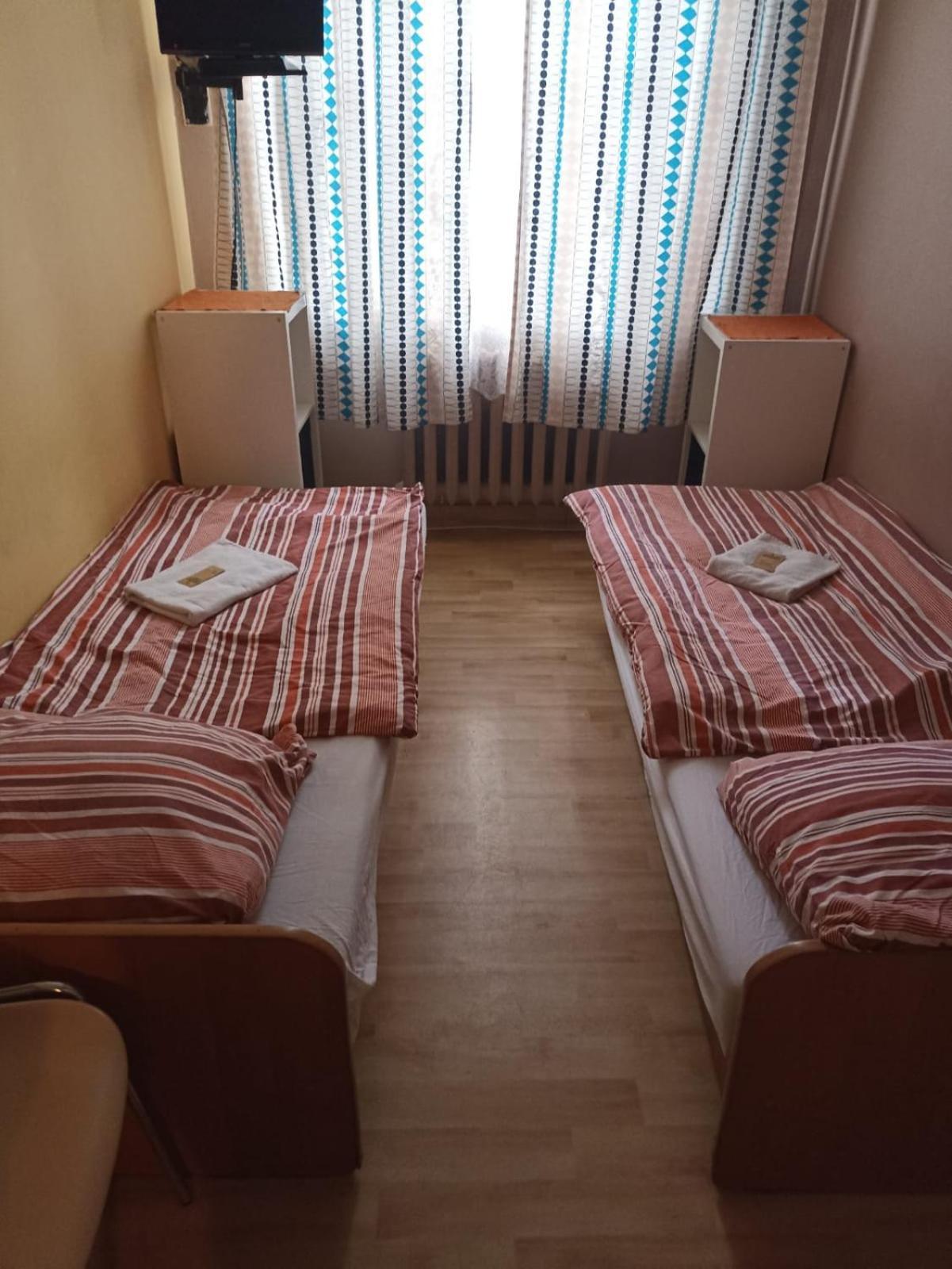 U Szermierzy Vandrarhem Wrocław Exteriör bild