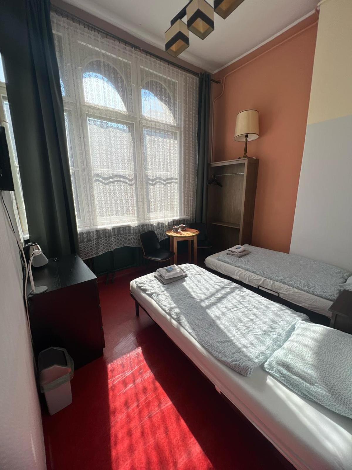 U Szermierzy Vandrarhem Wrocław Exteriör bild