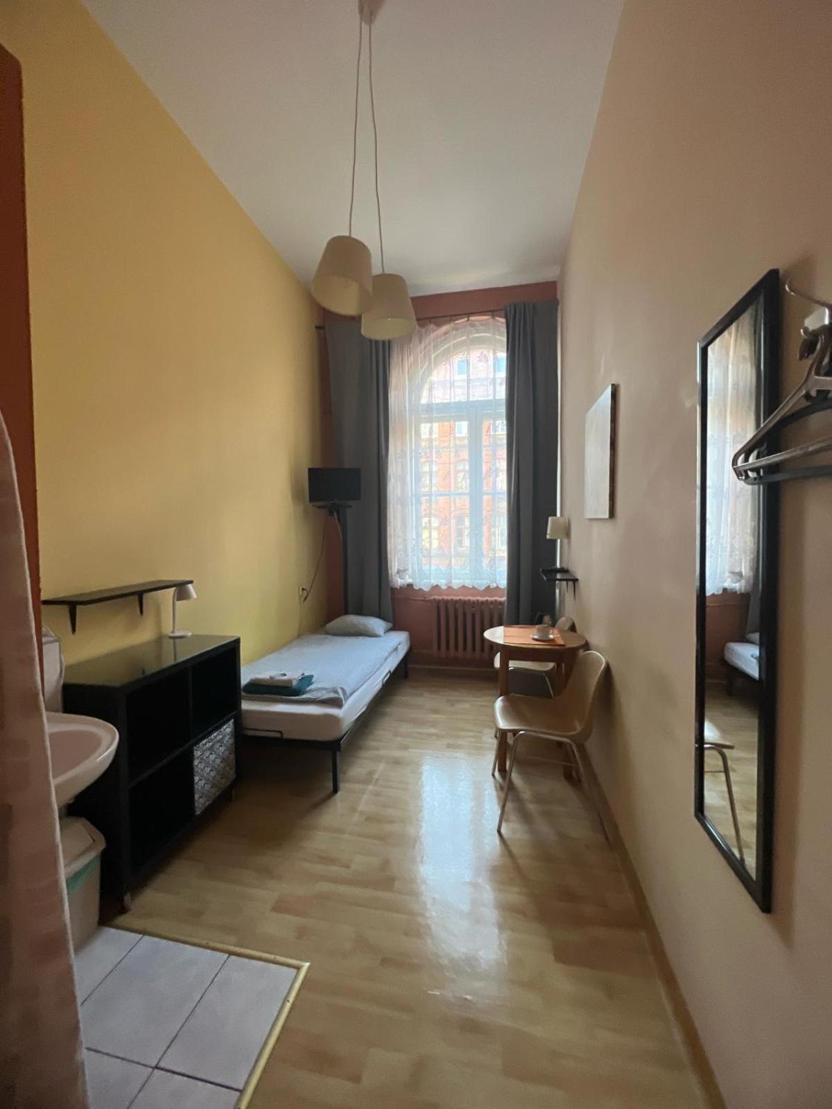 U Szermierzy Vandrarhem Wrocław Exteriör bild