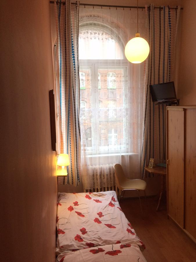 U Szermierzy Vandrarhem Wrocław Exteriör bild